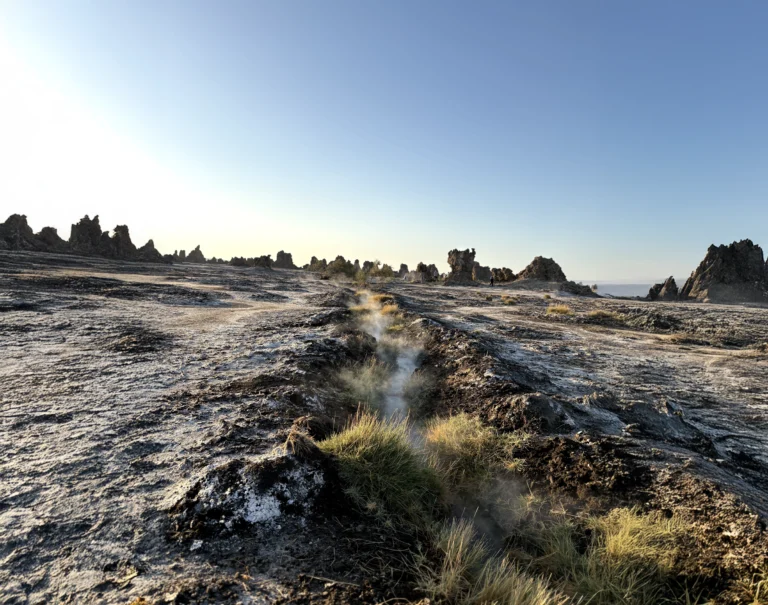 Discover the chimneys of Lac Abbe
